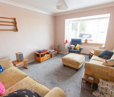 3 bedroom detached house to rent - Photo 2