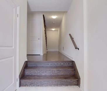 Condo Townhouse For Lease | N9195068 - Photo 2