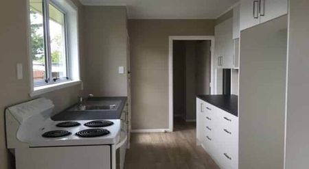 Great Location - Great Family Home - Great Pricing! - Photo 4