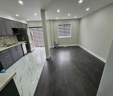 For Lease - 5672 Volpe Avenue, Mississauga, Ontario - Photo 2