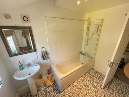 3 bedroom terraced house to rent - Photo 5