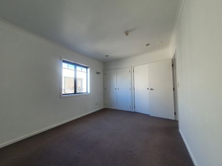 Two Bedroom with Two carparks! - Photo 5