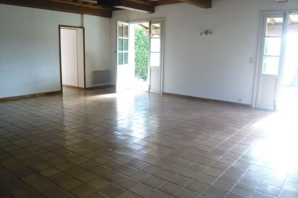 ROGNONAS - Villa R+1 avec terrasse, garage, jardin., - Photo 1