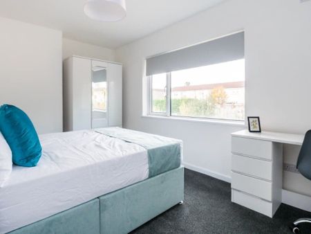 Ambleside Avenue, Southmead - Photo 2