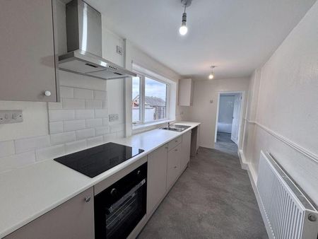 2 bedroom semi-detached house to rent - Photo 5