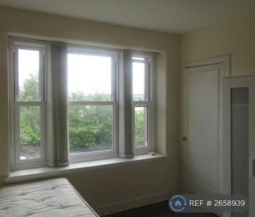 3 bedroom flat to rent - Photo 4