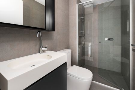 Modern and Central - Photo 2