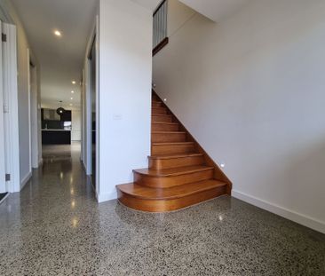 Modern Living - Spacious 3 Bedroom Townhouse - Photo 3