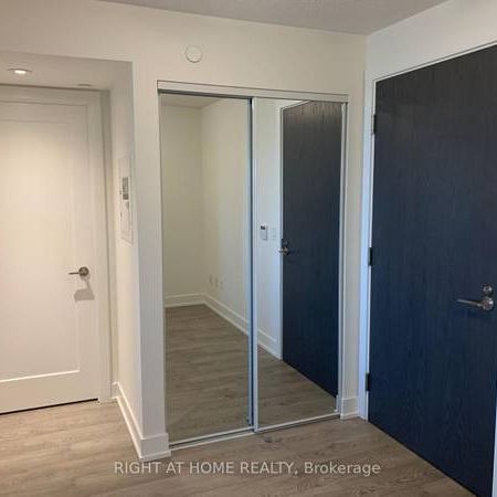 Feels brand new luxurious feel great amenities parking included! - Photo 1