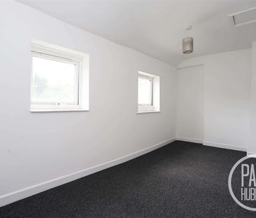 Beccles Road, Lowestoft, NR33 - Photo 4