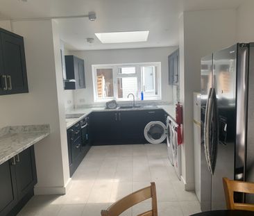 Room in a Shared House, Heath Road, CR7 - Photo 5