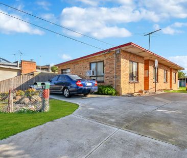 2/4 Beasley Avenue, Werribee. - Photo 2