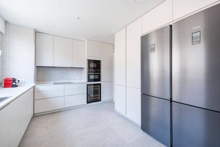 Luxury penthouse for rent in Madrid, Autonomous Region of Madrid - Photo 4