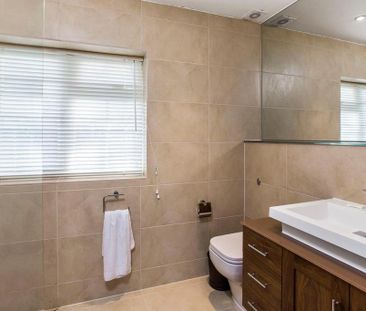4 bedroom detached house to rent - Photo 2