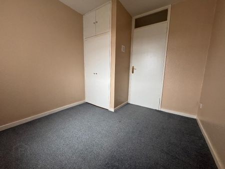 2 Mallusk Gardens, Antrim, BT41 1BA - Photo 4