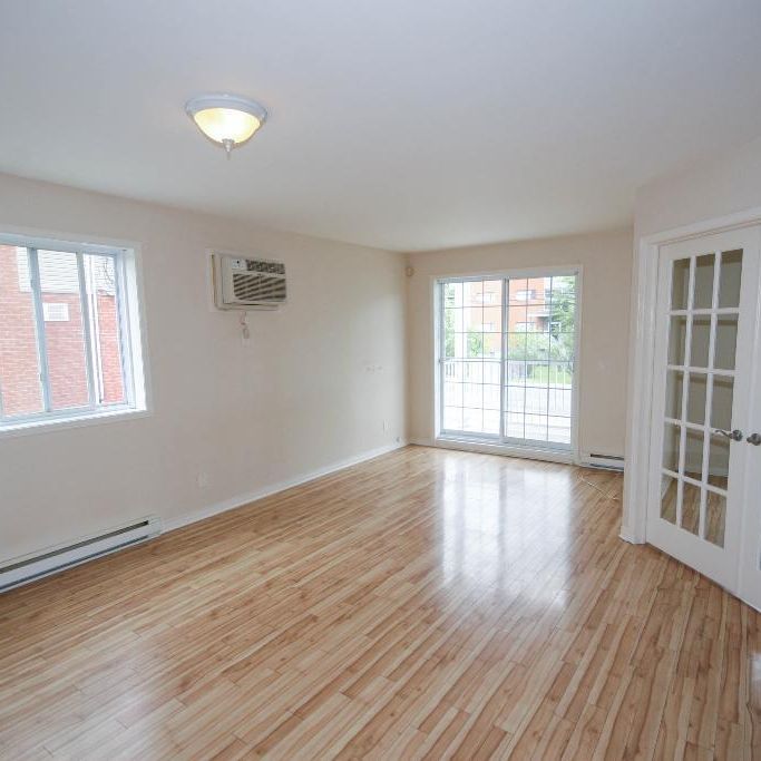 Condo, 5 1/2 Saint-Hubert, libre 1er mars 2026, Électricité inclu, Air climatisé - Photo 1