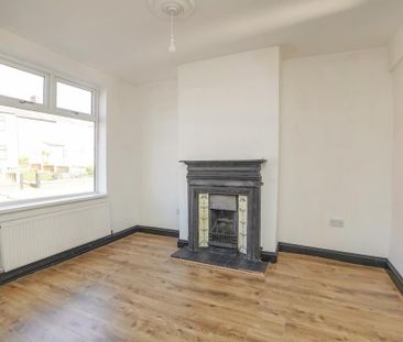 3 bedroom end of terrace house to rent - Photo 2