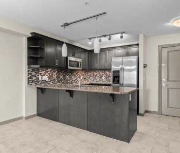 Oversized 1 Bedroom Plus Den C/W heated Parking INCLUDED | 2110 - 3... - Photo 1