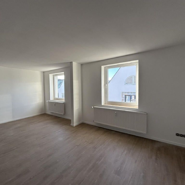 / Mitten im Leben: Stilvolle Stadtwohnung mit Balkon und Stellplatz in Fußgängerzone von Arnsberg-Neheim - Foto 1