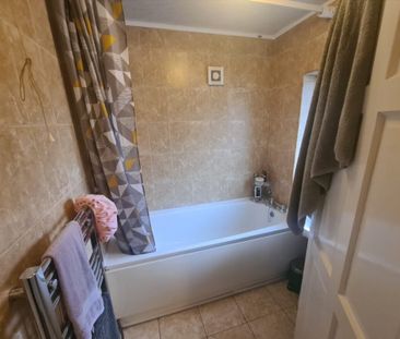 2 Bed - 43 Argie Avenue, Burley, Leeds - LS4 2QN - Student - Photo 5