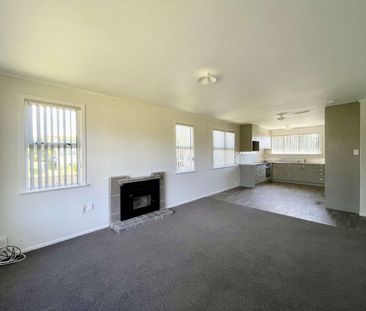 Cozy on Cracroft - Photo 2