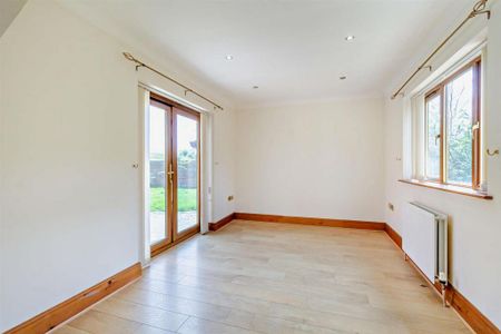 4 bedroom detached house to rent - Photo 2