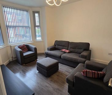 4 bedroom semi-detached house to rent - Photo 1