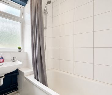 2 bedroom Flat in Wordsworth, Bracknell - Photo 5