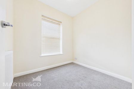 2 bedroom end of terrace house to rent - Photo 4