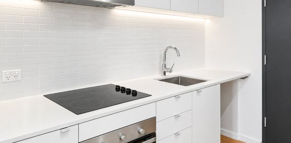 2/110 Maribyrnong Road, Moonee Ponds VIC 3039 - Photo 2