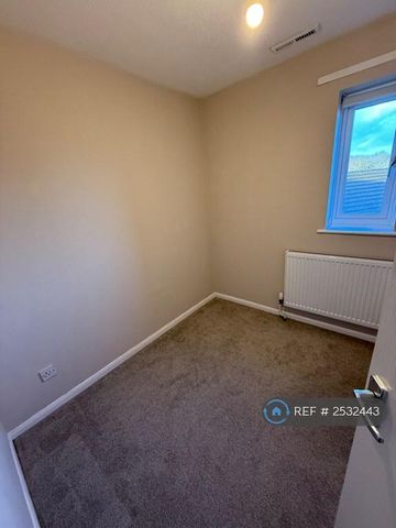 2 bedroom end of terrace house to rent - Photo 3