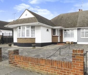 Ashurst Avenue, Southend on Sea - Photo 2