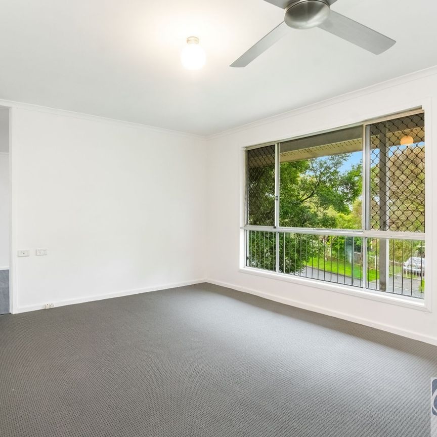 4 BEDROOM HOUSE - Photo 1
