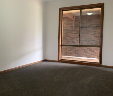 Within walking distance of shops, schools, public transport and parks. - Photo 2