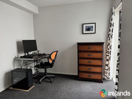 Charming Two-Bedroom Apartment for Rent in Merivale - Photo 1