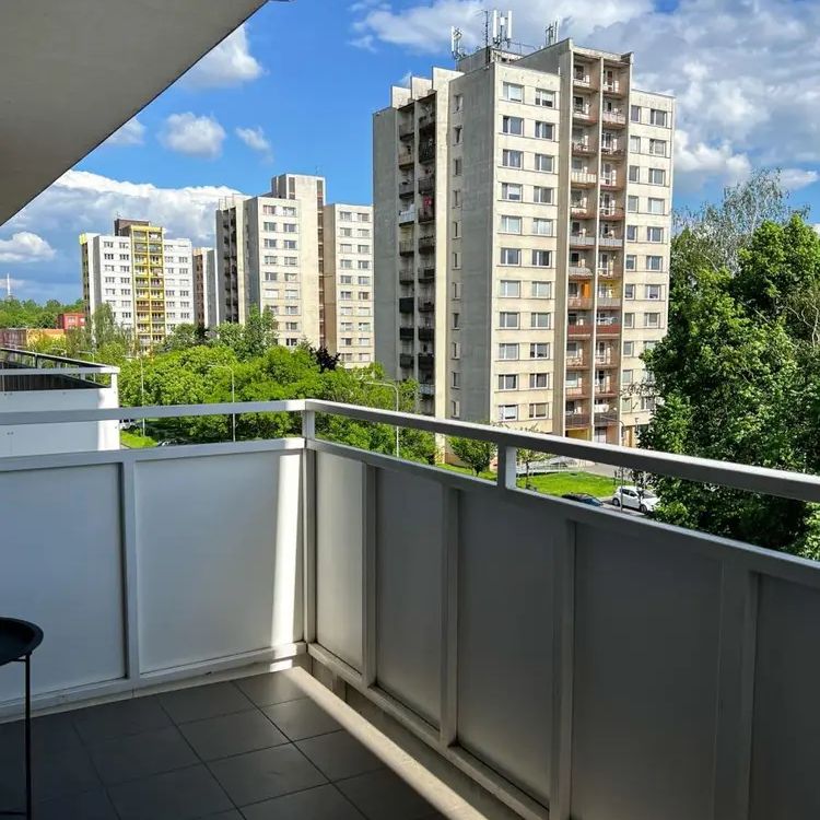 Dlouhodobý pronájem bytu 2+kk s velkým balkonem na ulici Provaznická v Ostravě - Photo 1