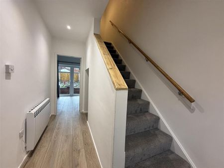 3 bedroom semi-detached house to rent - Photo 3