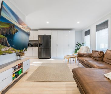 Spacious Family Living in a Quiet Court Location - Photo 4