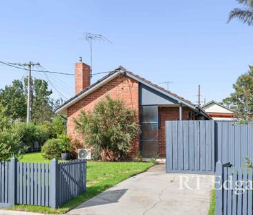 Cosy Living in Convenient Location - Photo 3