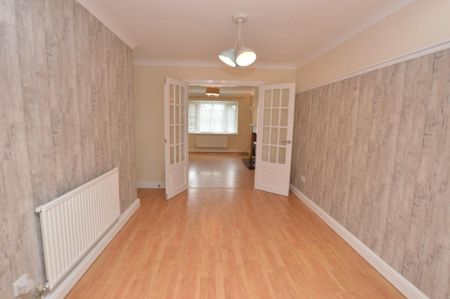 4 bedroom detached house to rent - Photo 3