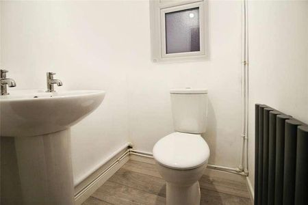 Parklands, Rochford, SS4 - Photo 5