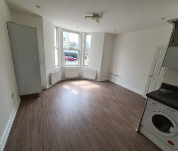 1 Bed Flat, Lower Addiscombe Road, CR0 - Photo 4