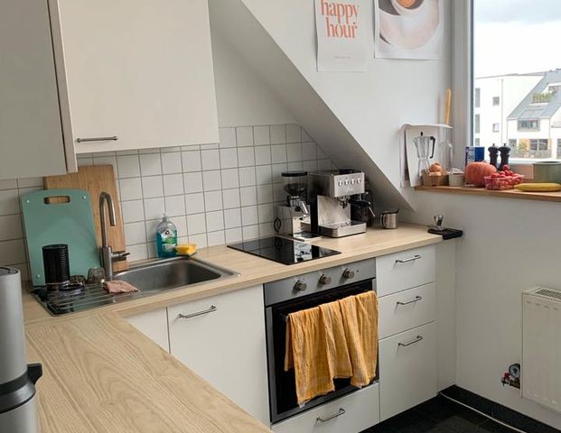 UNTERMIETE Dez - Feb: lichtdurchflutete Wohnung in Bilk - Foto 1