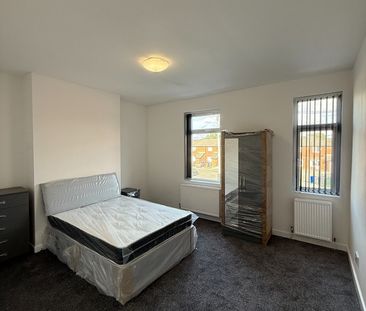 Room in a Shared House, Portland Crescent, LS1 - Photo 1