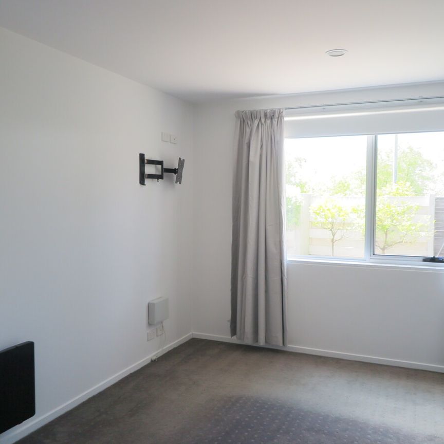 2/19 Rialannah Road Mount Nelson TAS 7007 Australia - Photo 1