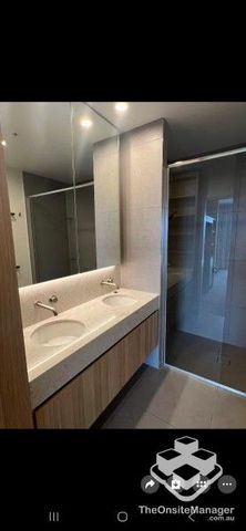 Stylish & Spacious 2-Bedroom Apartment â Just Steps from the Brisbane River!! - Photo 5