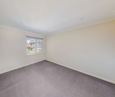 6/5 Kalimna Street, Essendon - Photo 4