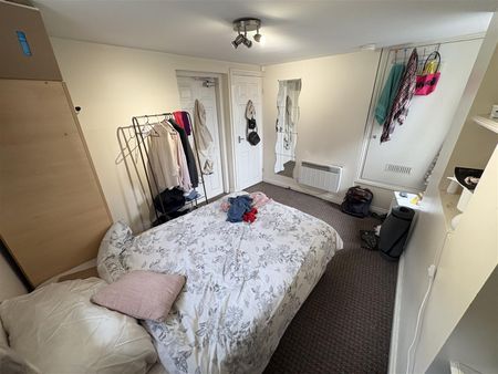 Wetherby Grove, Burley, LS4 2JH, Leeds - Photo 3