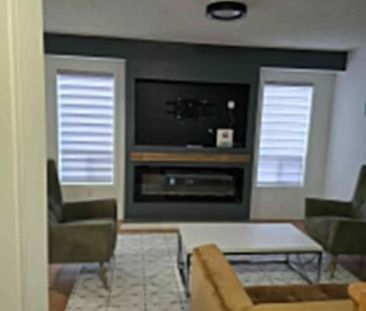 10 BROOKING STREET W - Photo 1