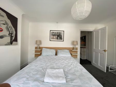 4 bedroom house - Photo 3